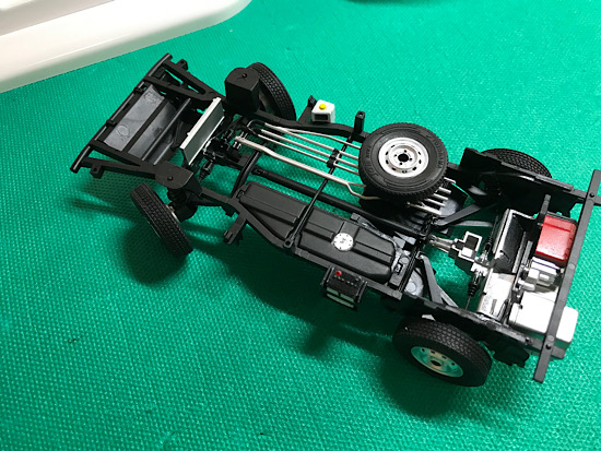 「1/24 スバル TT2 サンバートラック WRブルーリミテッド '11」を作ります。組み立て。