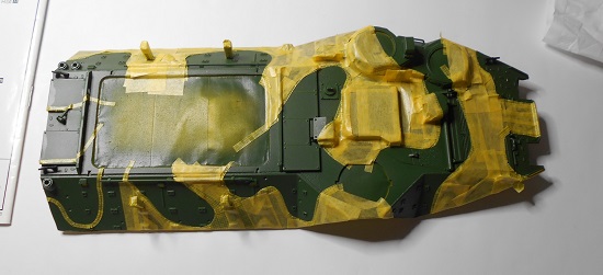 1/35 陸上自衛隊水陸両用車 AAV7A1を作ります。車体上部の迷彩。