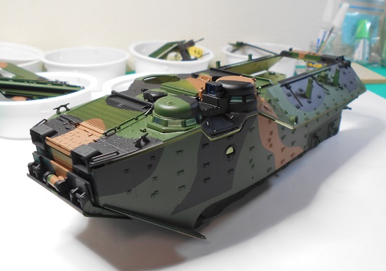 1/35 陸上自衛隊水陸両用車 AAV7A1を作ります。車体の組み立て