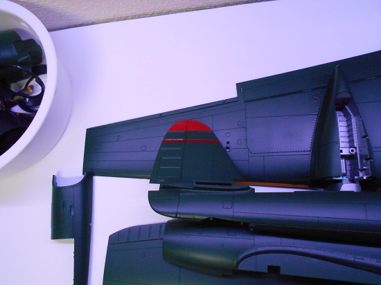 1/48 中島 夜間戦闘機 月光 Ⅱ型甲を作ります。塗装した機体とマスキングしたキャノピーです。