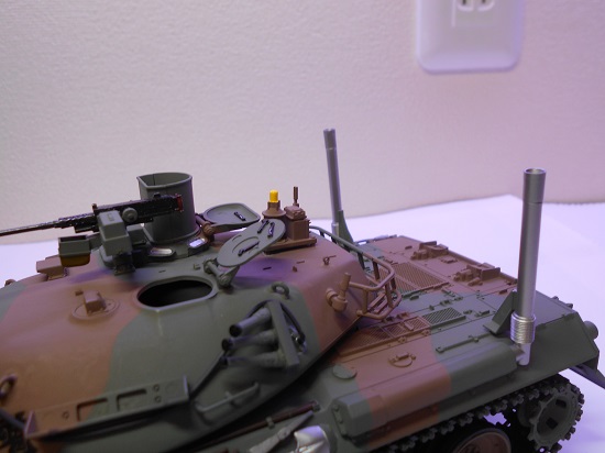 「1/35 陸上自衛隊74式戦車（冬期装備）」を作ります。パーツの組み立て。