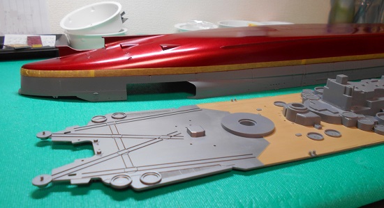 「1/350 日本海軍戦艦 大和」を作ります。船体と甲板の塗装