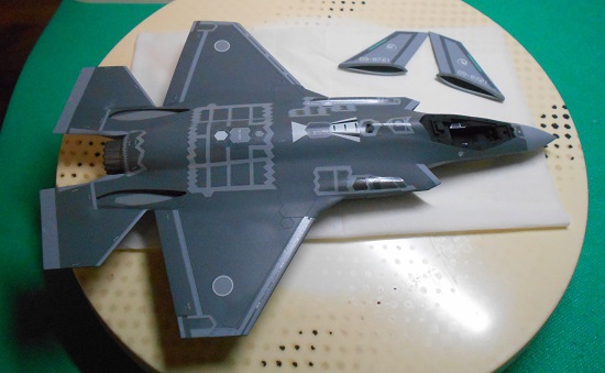 「1/72 F-35 ライトニングⅡ」を作ります。デカール（3）