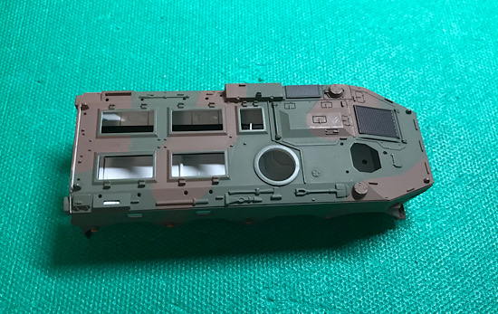 「1/72 陸上自衛隊 96式装輪装甲車B型」を作ります。塗装した小さなパーツ。