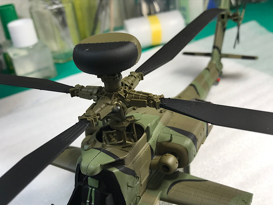 （40）「1/48 AH-64D アパッチ ロングボウ“陸上自衛隊”」を作ります。メインローターとロングボウの取り付け。