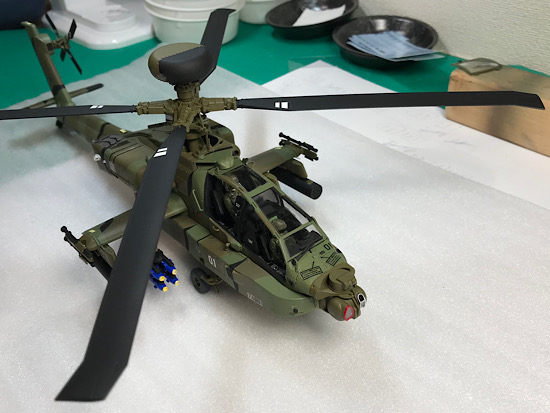 （45）「1/48 AH-64D アパッチ ロングボウ“陸上自衛隊”」を作ります。組み立てとデカールシール。