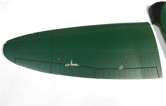 （8）「1/48 愛知 D3A1 九九式艦上爆撃機 一一型」を作ります。　ここまで塗装が終わりました。筆塗りした場所