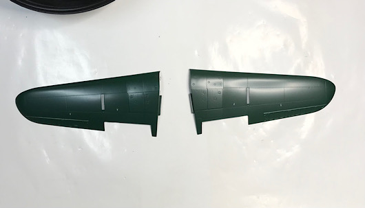 （7）「1/48 中島 B5N2 九七式三号艦上攻撃機」を作ります。塗装したパーツ。