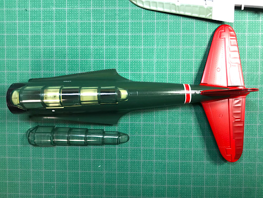 （12）「1/48 中島 B5N2 九七式三号艦上攻撃機」を作ります。塗装したキャノピー。