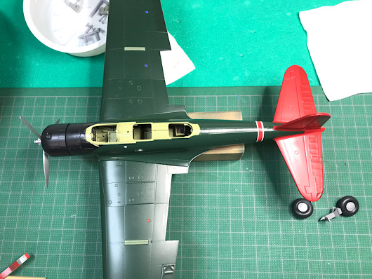 （18）「1/48 中島 B5N2 九七式三号艦上攻撃機」を作ります。　胴体のコックピット内部を見る。